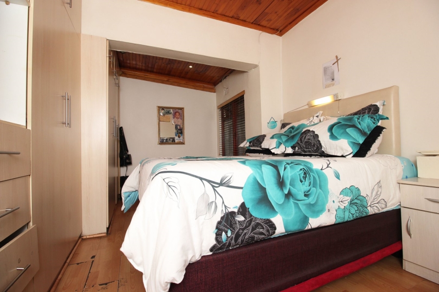 3 Bedroom Property for Sale in Silvertown Western Cape